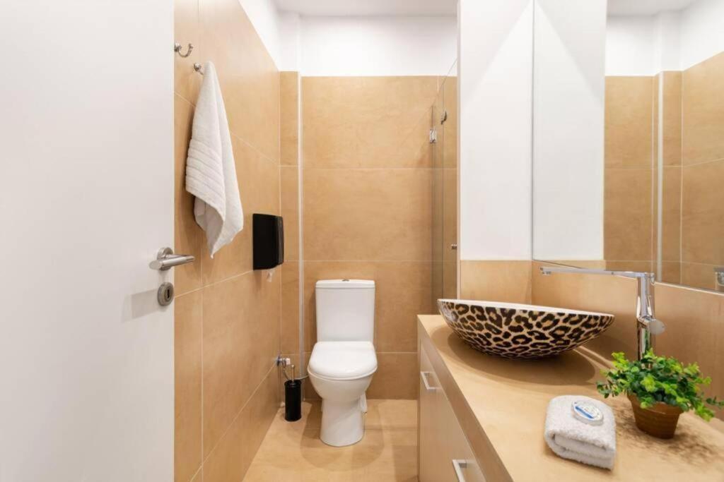 Stylish King Size Bed Apt Steps From Acropolis By Ghh Ateny Zewnętrze zdjęcie